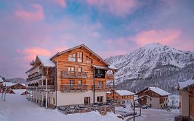 Le Chalet Blanc Hotel & Spa